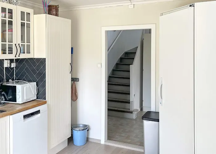 8 Person In * Barmen